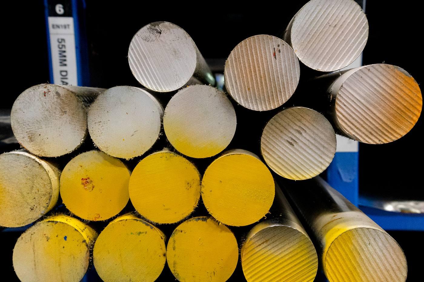 EN1A 55mm diameter bright bar ends with yellow colour coding — free-cutting steel bar in stock